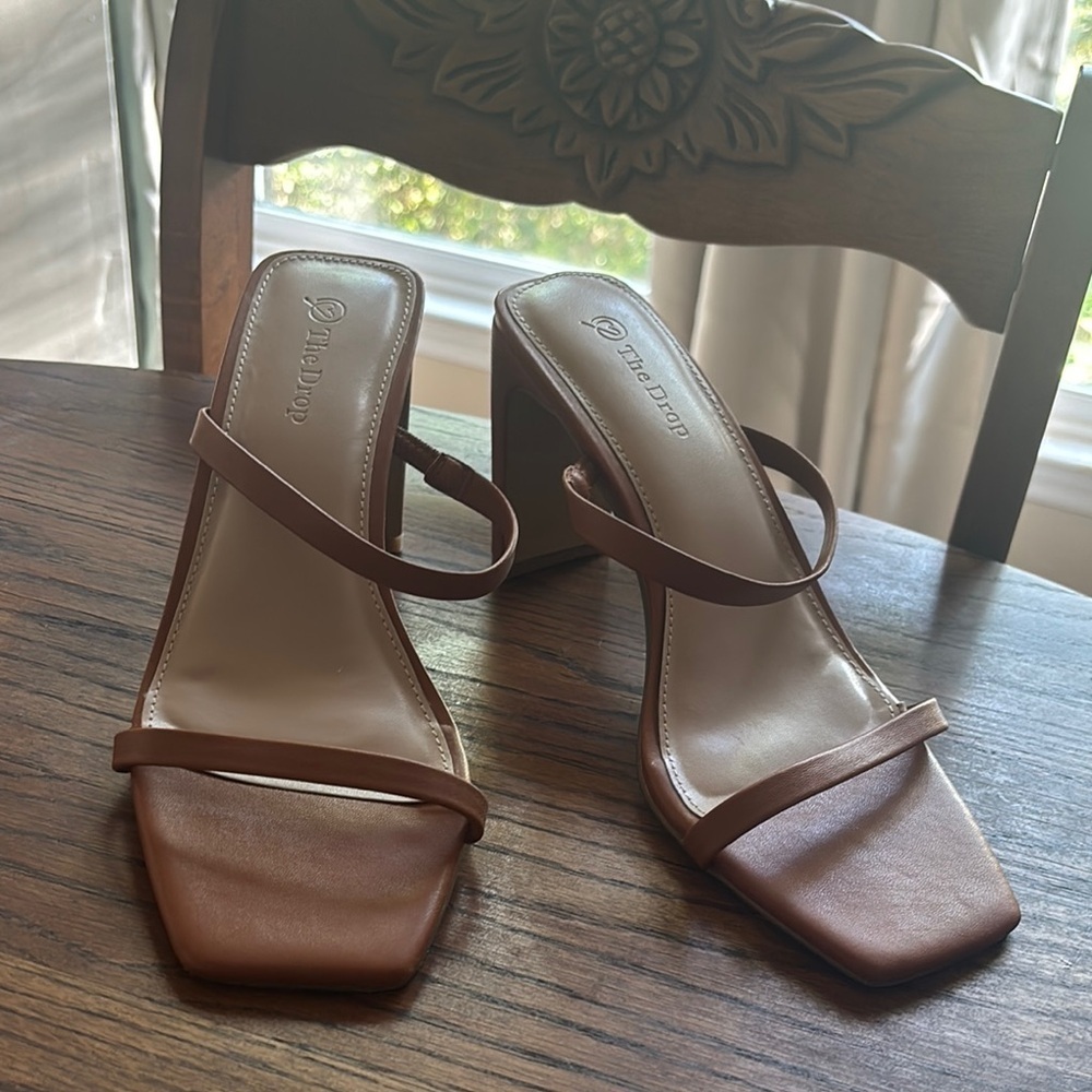 Chic Brown Leather Block Heel Sandals - Picture 3 of 7